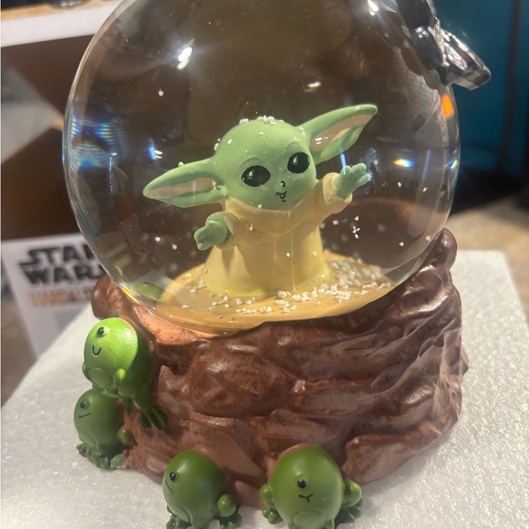 Star Wars The Mandalorian Snow Globe - Picture 10 of 10